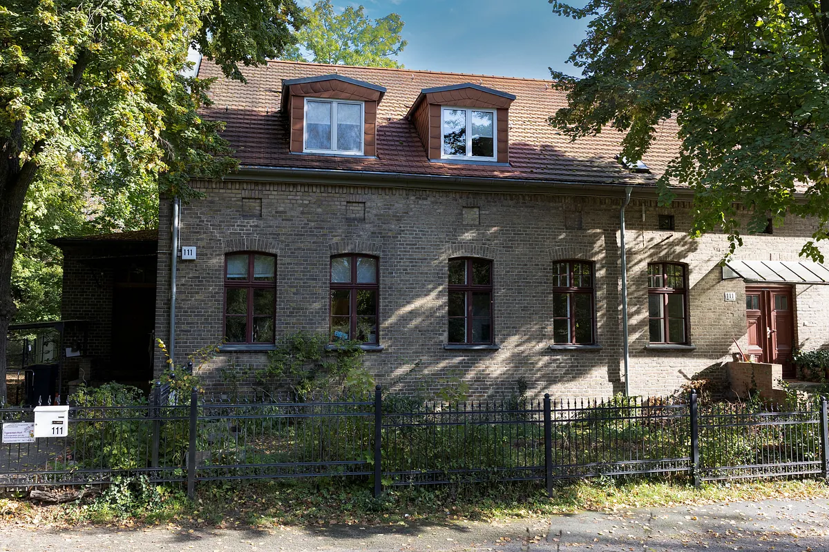 Außenansicht des Horts von der Straßenseite