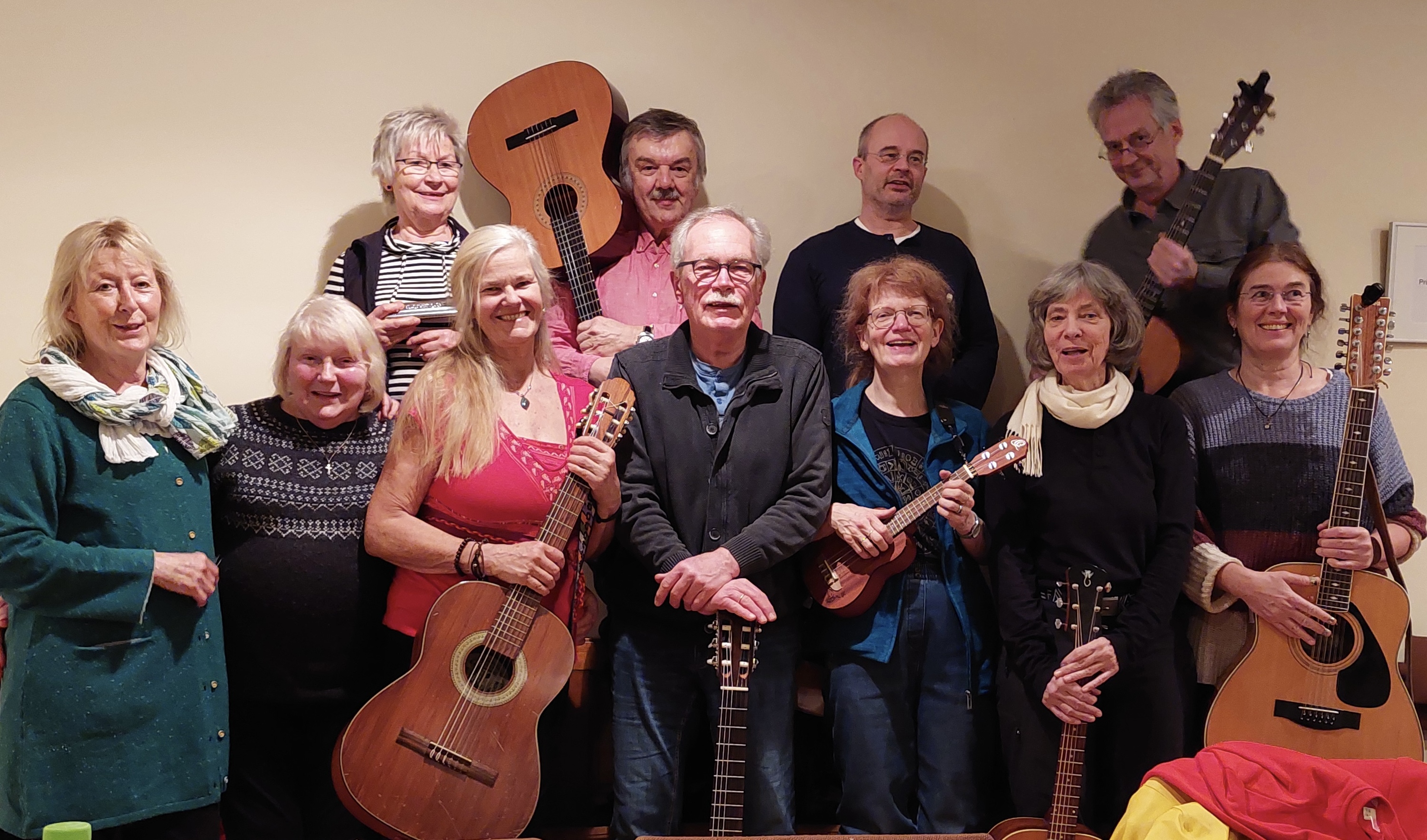 Menschen mit Gitarren