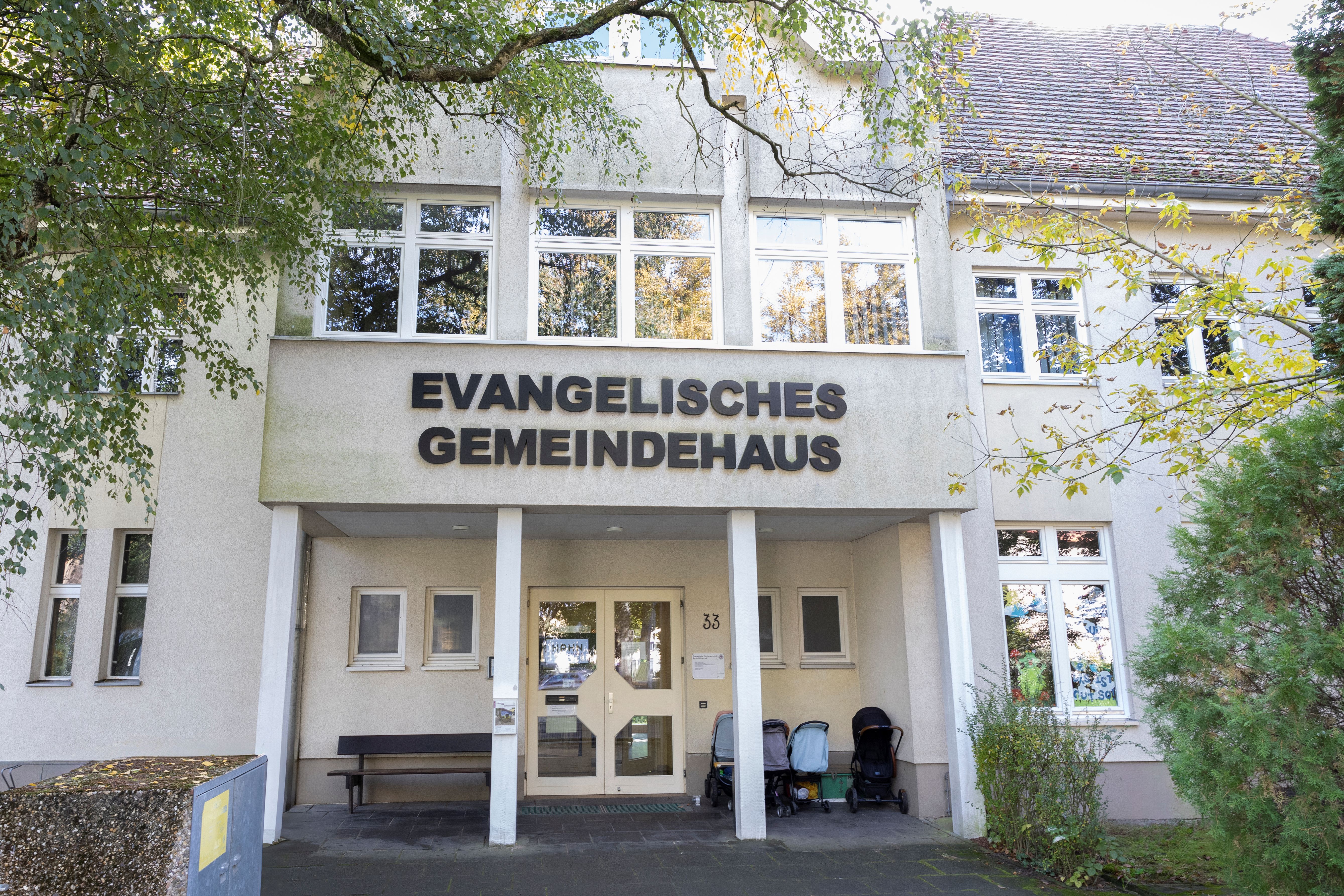 Außenansicht des Gemeindehauses in der Goltzstr. 33